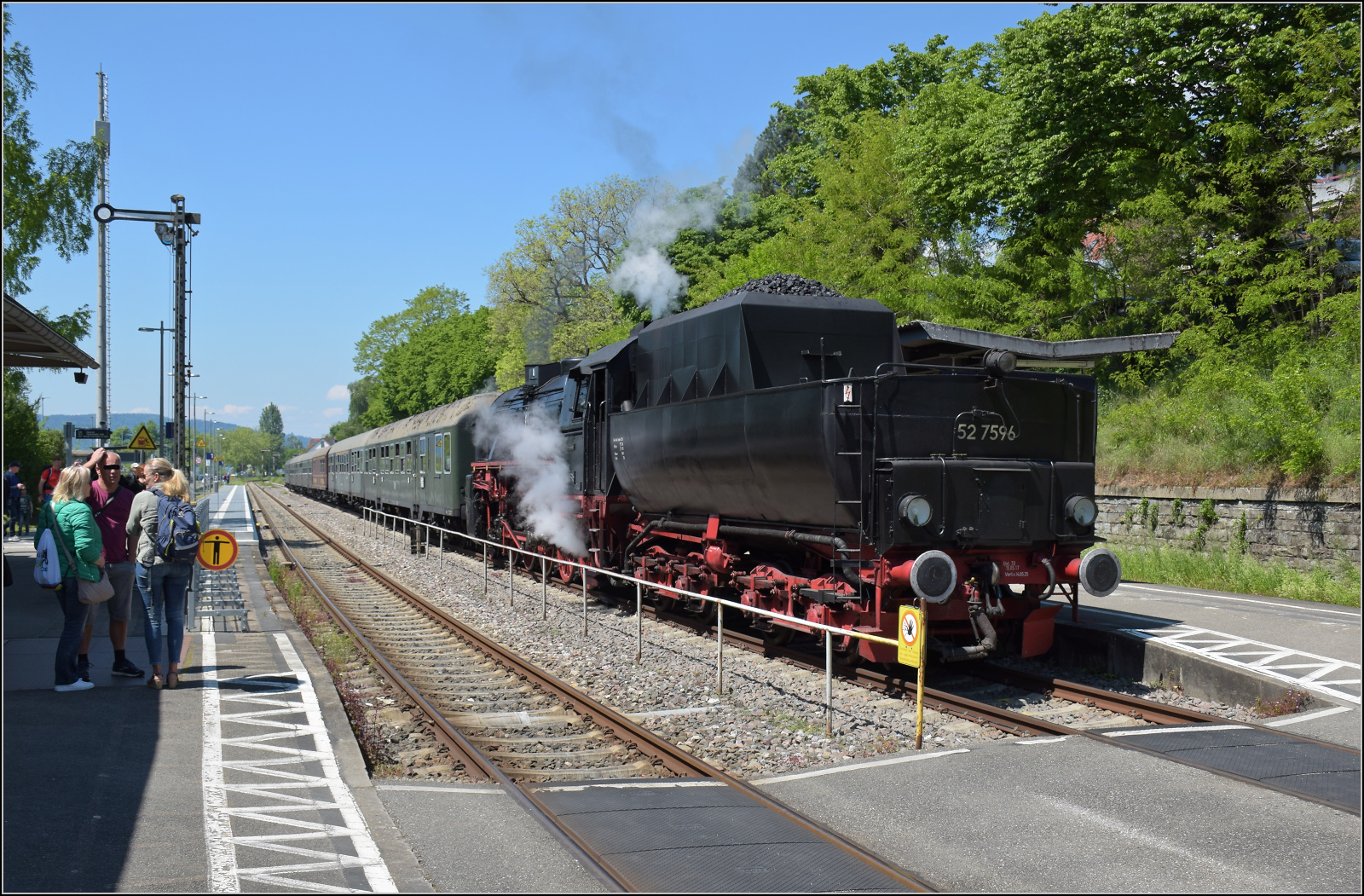Mein letztes Zusammentreffen mit 52 7596 vor ihrer hoffentlich vorübergehenden Stilllegung. Überlingen, Mai 2025.