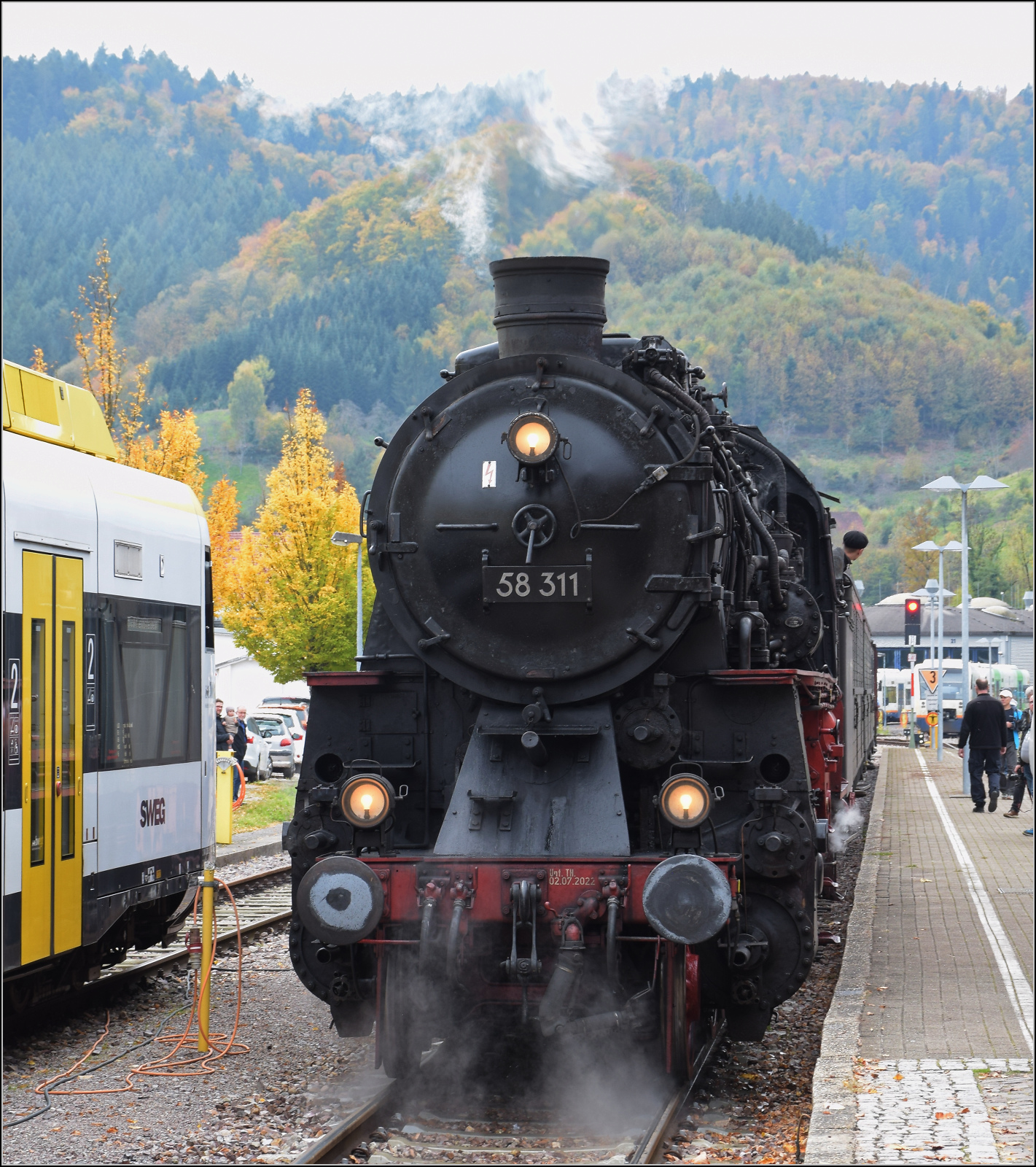 Mit Dampf zur Winzer-Kirwi.

58 311 in Ottenhfen. Oktober 2025. 