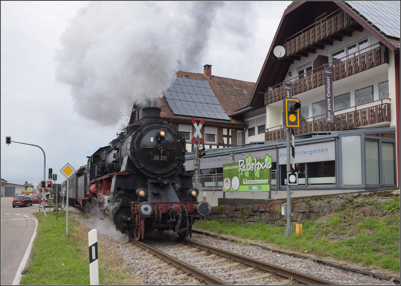 Mit Dampf zur Winzer-Kirwi.

58 311 in Frschenbach. Oktober 2025. 
