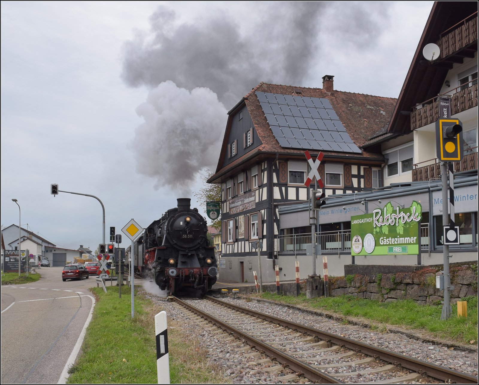 Mit Dampf zur Winzer-Kirwi.

58 311 in Frschenbach. Oktober 2025. 