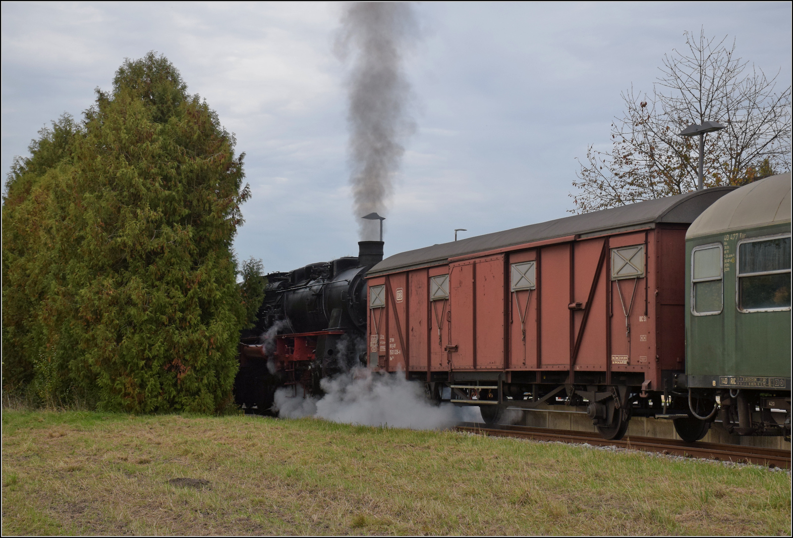 Mit Dampf zur Winzer-Kirwi.

Ein Hauch GmP mit 58 311 in Oberachern. Oktober 2025.