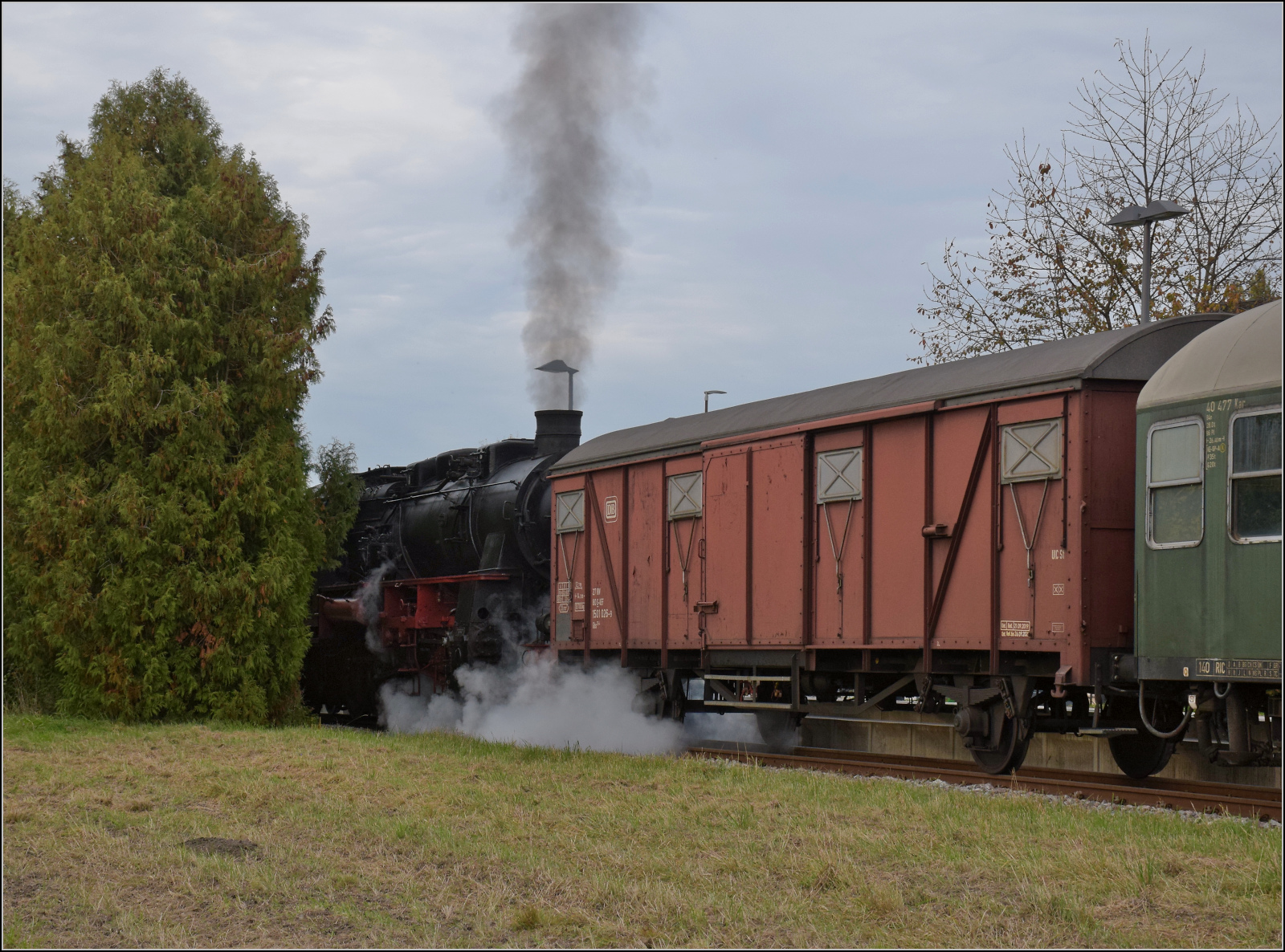 Mit Dampf zur Winzer-Kirwi.

Ein Hauch GmP mit 58 311 in Oberachern. Oktober 2025.