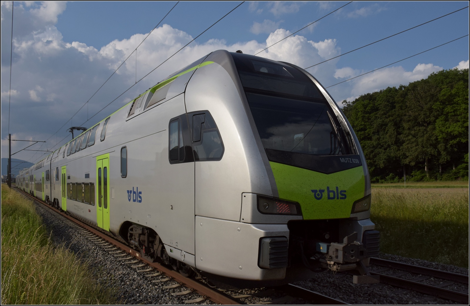 Mutz RABe 515 039 bei Bettenhausen. Juni 2023.