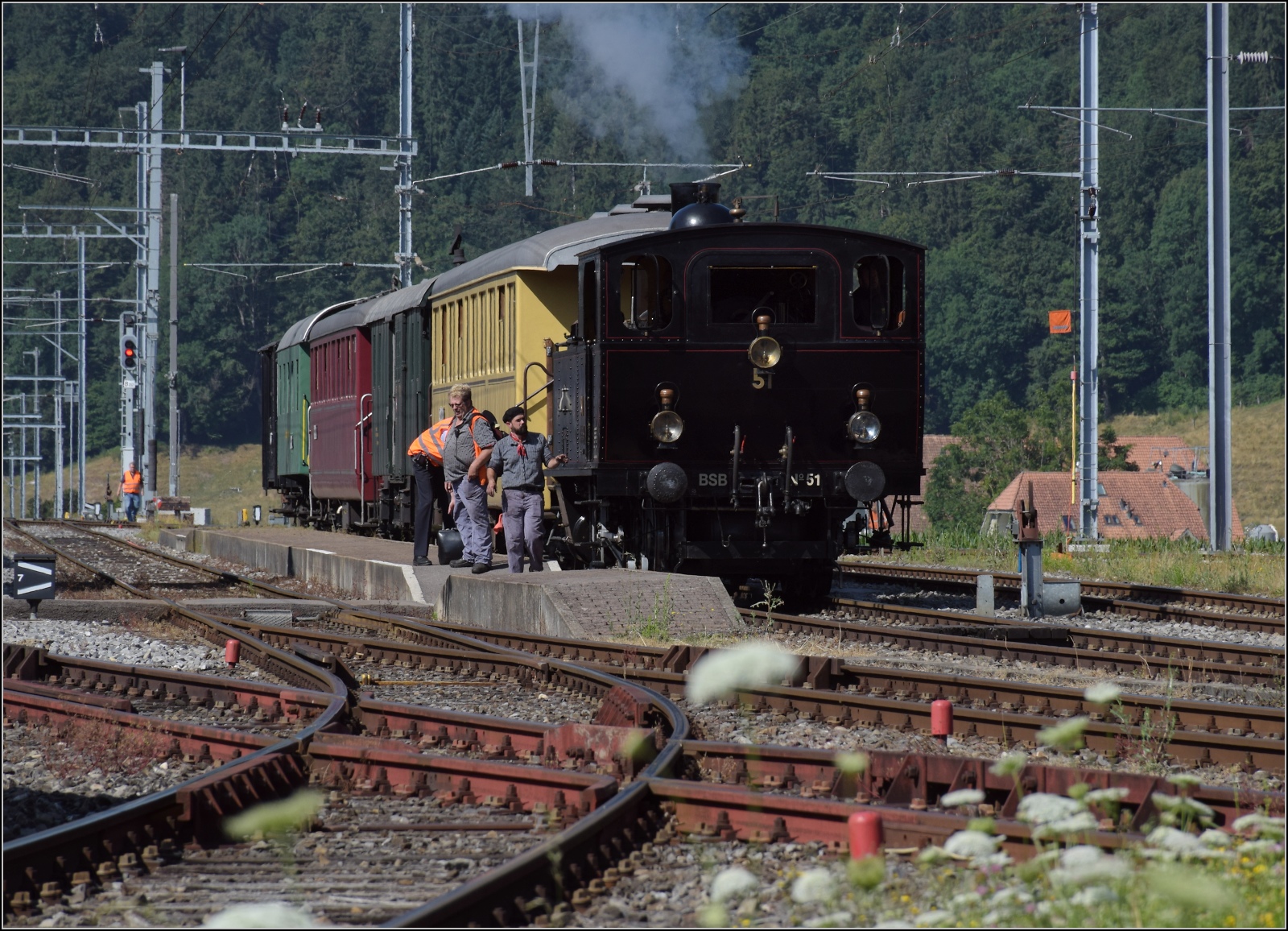 Öffentlicher Fahrtag auf der Emmentalbahn. 

BSB Ed 3/4 51 macht sich in Sumiswald-Grünen bereit für ihre Sonntagsfahrten. Juli 2023.