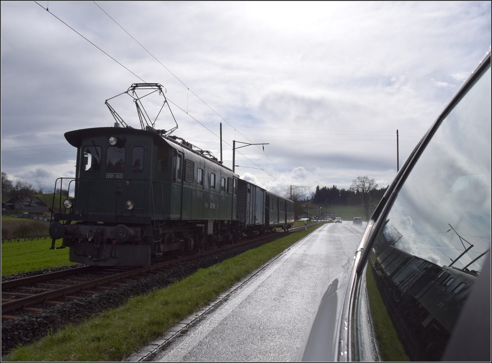 Ostermontag bei der 'Emmentalbahn'.

Be 4/4 102 der EBT bei Waltrigemühli. April 2024.
