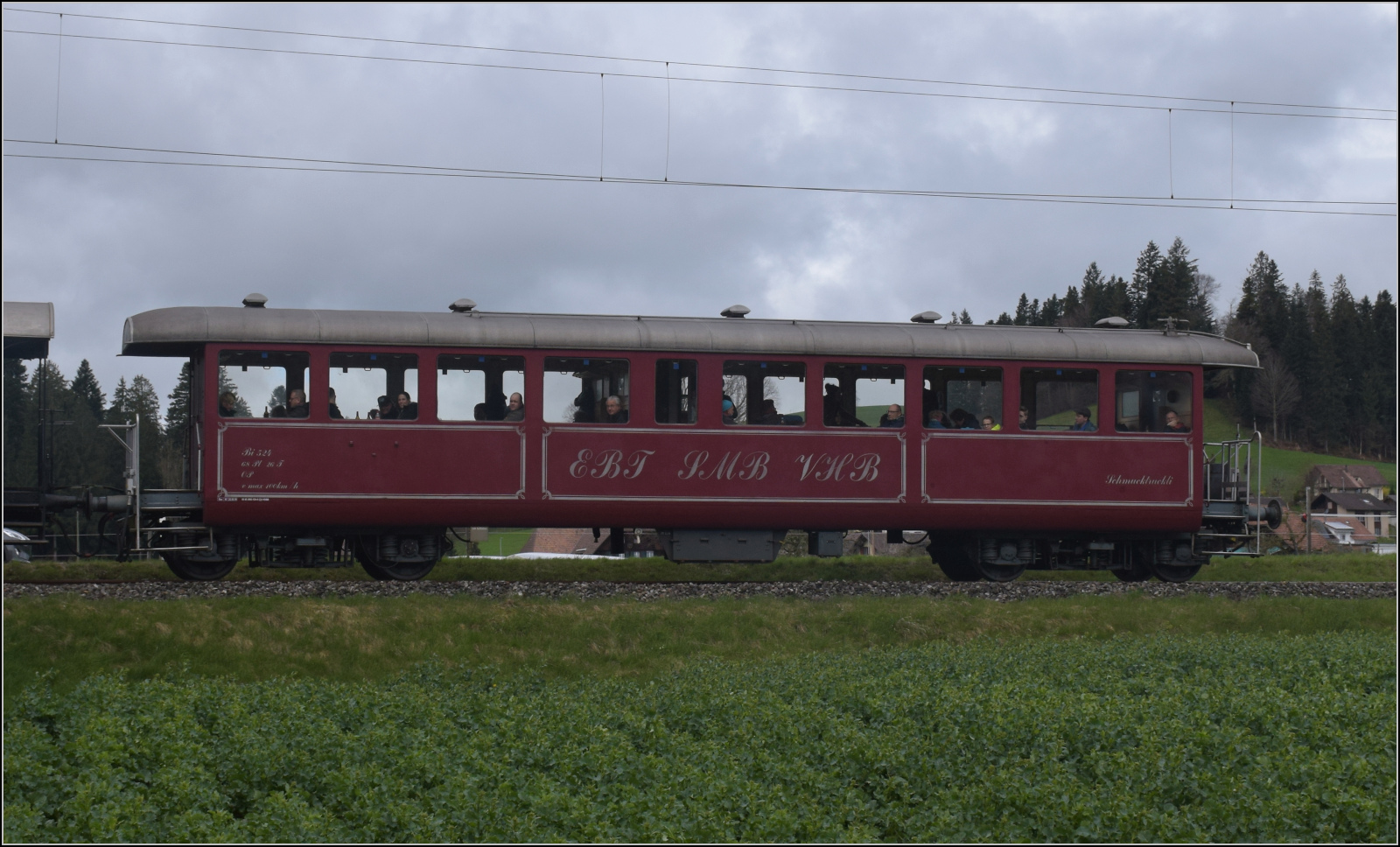 Ostermontag bei der 'Emmentalbahn'.

Bi 524 'Schmucktruckli' der EBT in Grttmoos. April 2024.