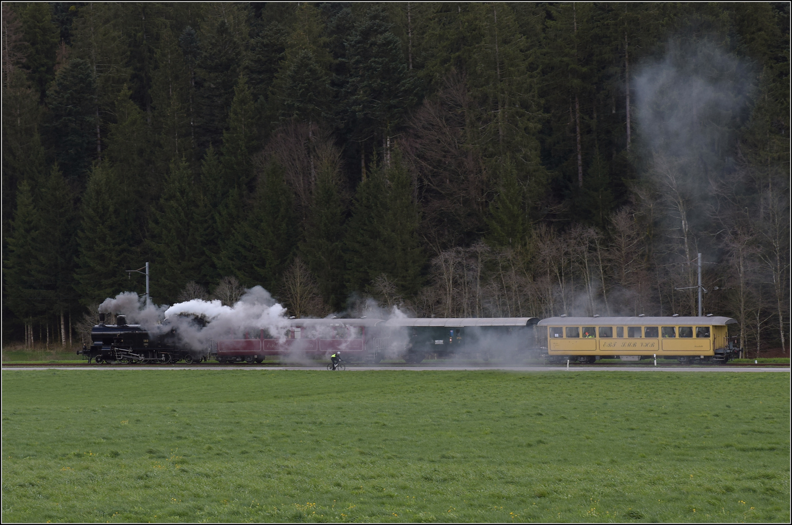Ostermontag bei der 'Emmentalbahn'.

Eb 3/5 5810 beim Rotwald. April 2024.