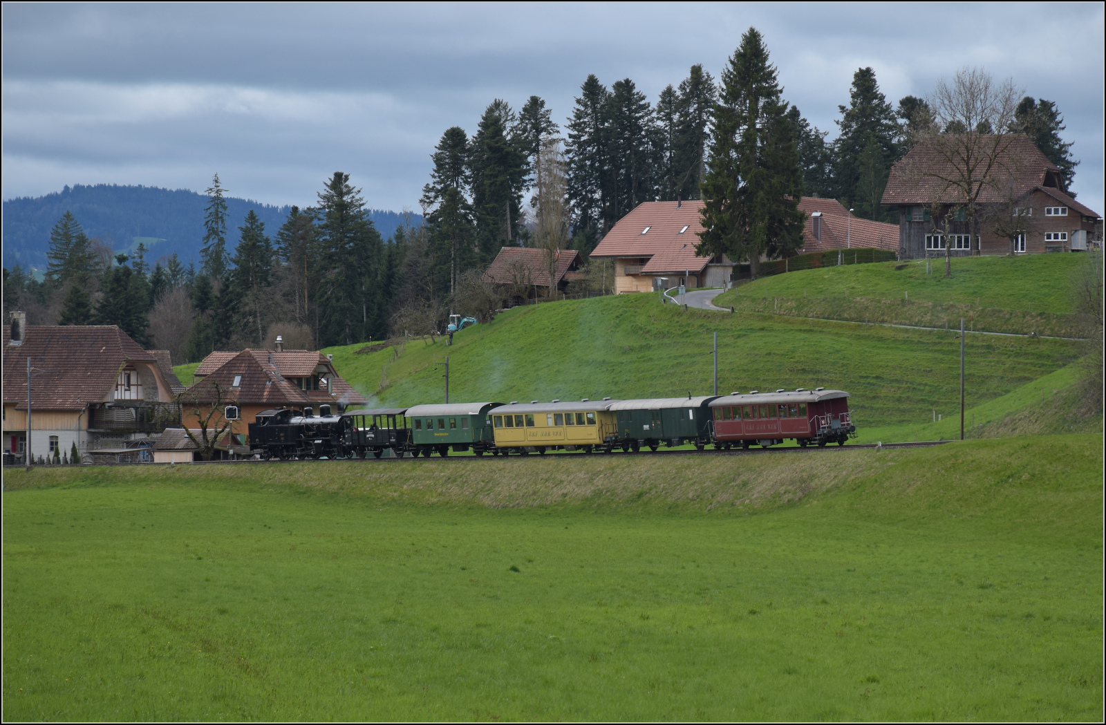 Ostermontag bei der 'Emmentalbahn'.

Eb 3/5 5810 bei Gammenthal. April 2024.