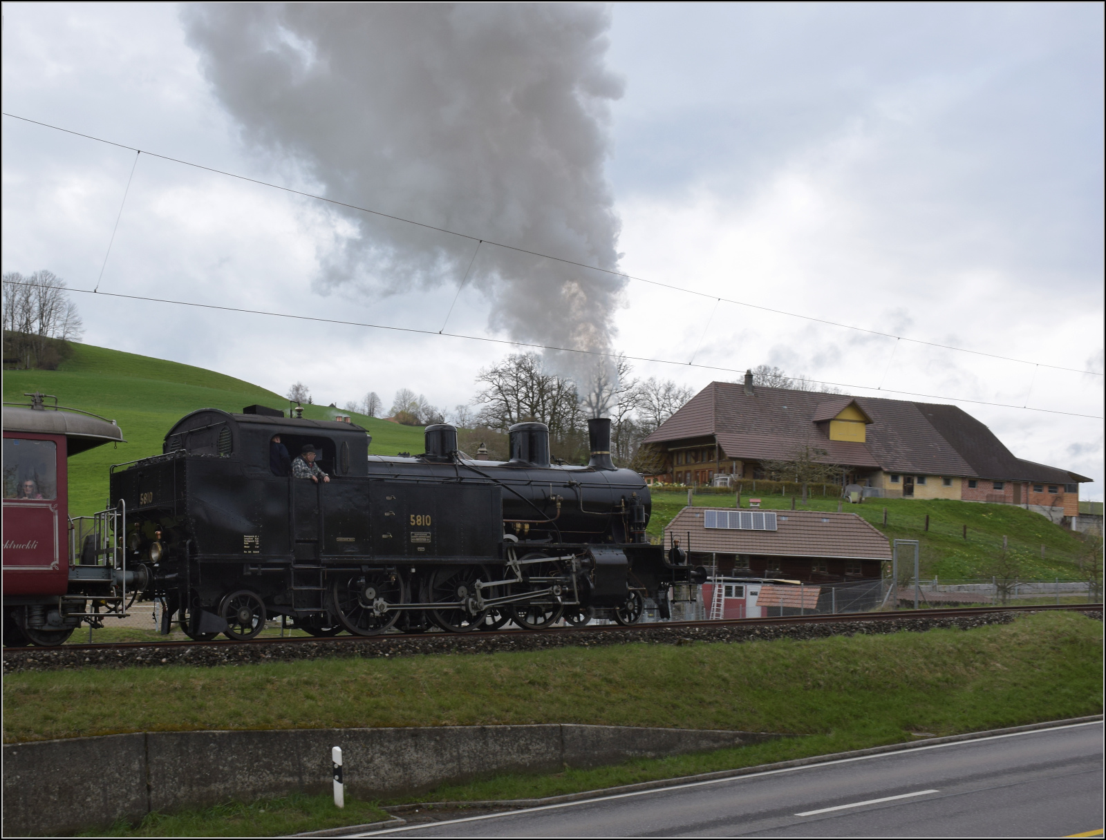 Ostermontag bei der 'Emmentalbahn'.

Eb 3/5 5810 bei Tannenneuhaus. April 2024.