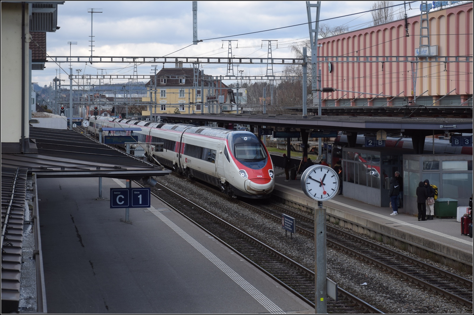 RABe 503 020 der SBB auf dem Weg nach München in St. Margrethen. Februar 2023.