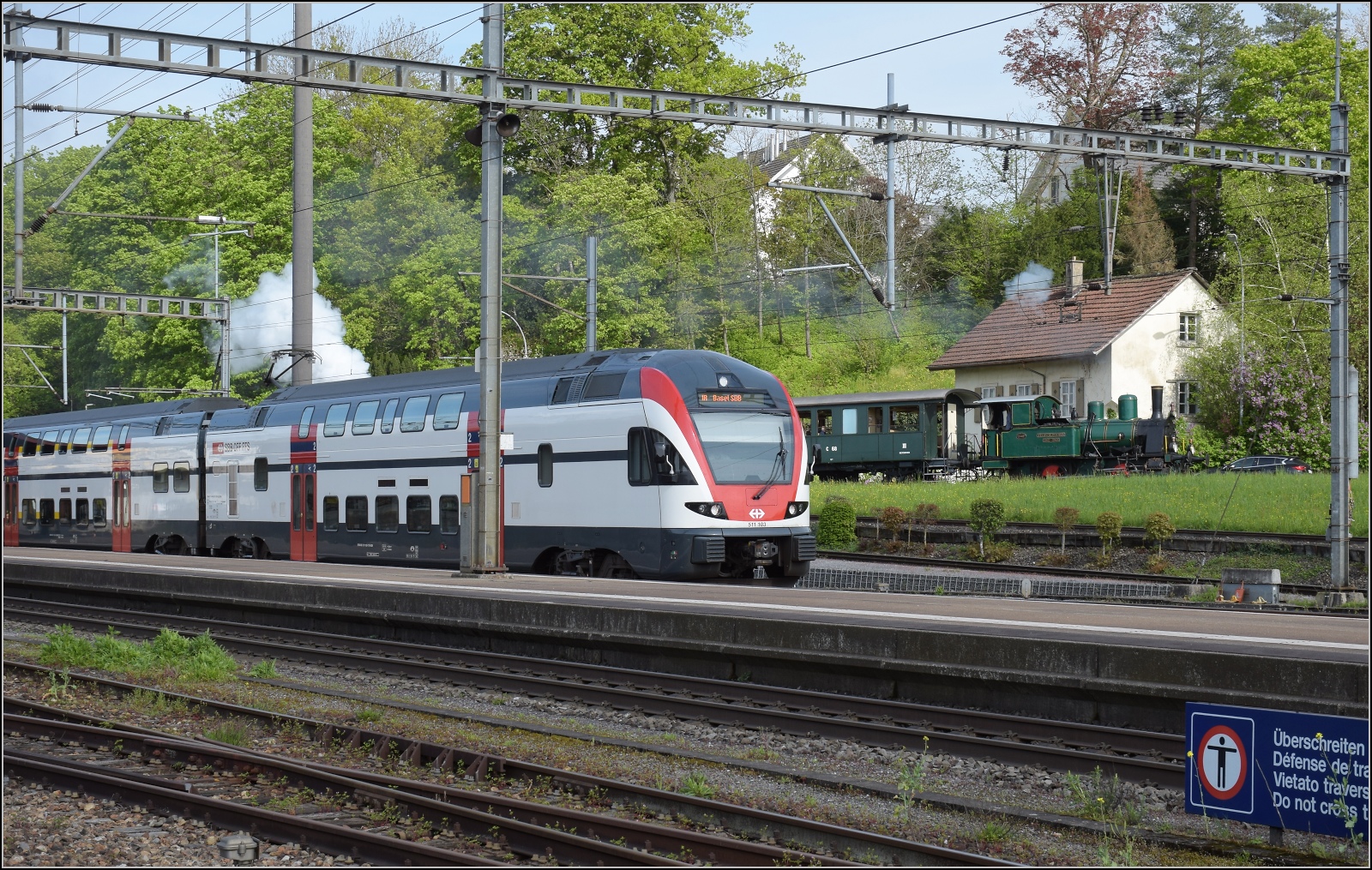 RABe 511 103 und  RABe 511 023 in Rheinfelden AG. April 2023.