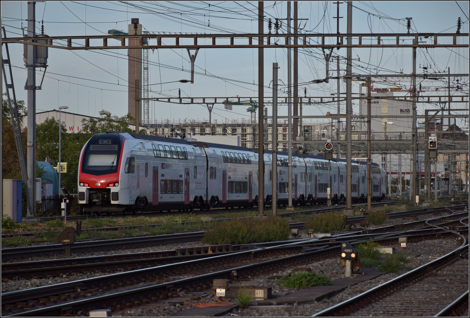 RABe 512 048 in Pratteln. August 2026.
