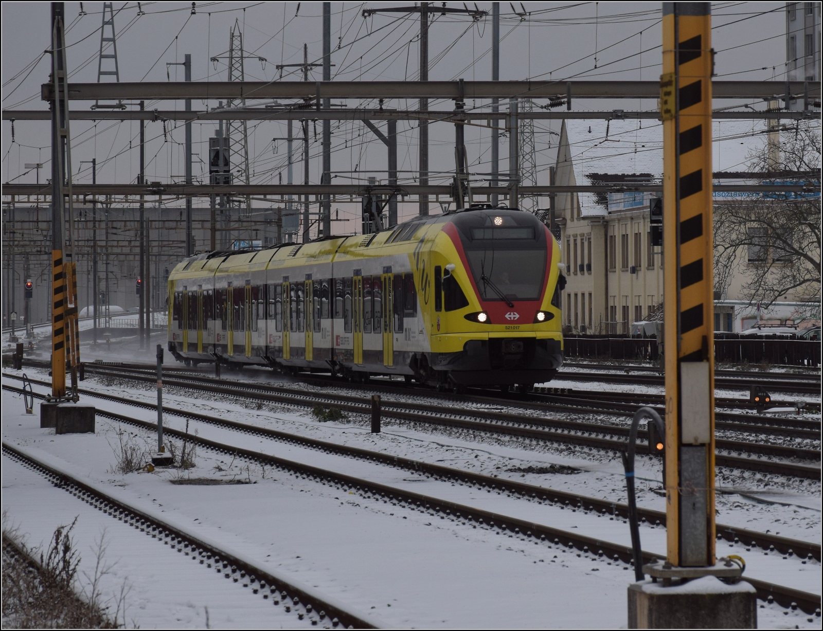 RABe 521 017 auf dem Weg nach Olten. Pratteln, Dezember 2022.