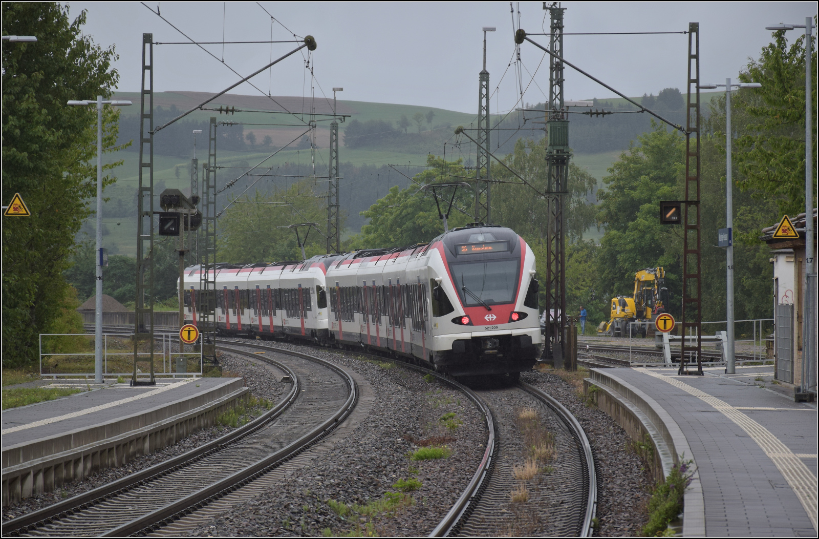 RABe 521 202 und RABe 521 209 in Welschingen. Juli 2025.