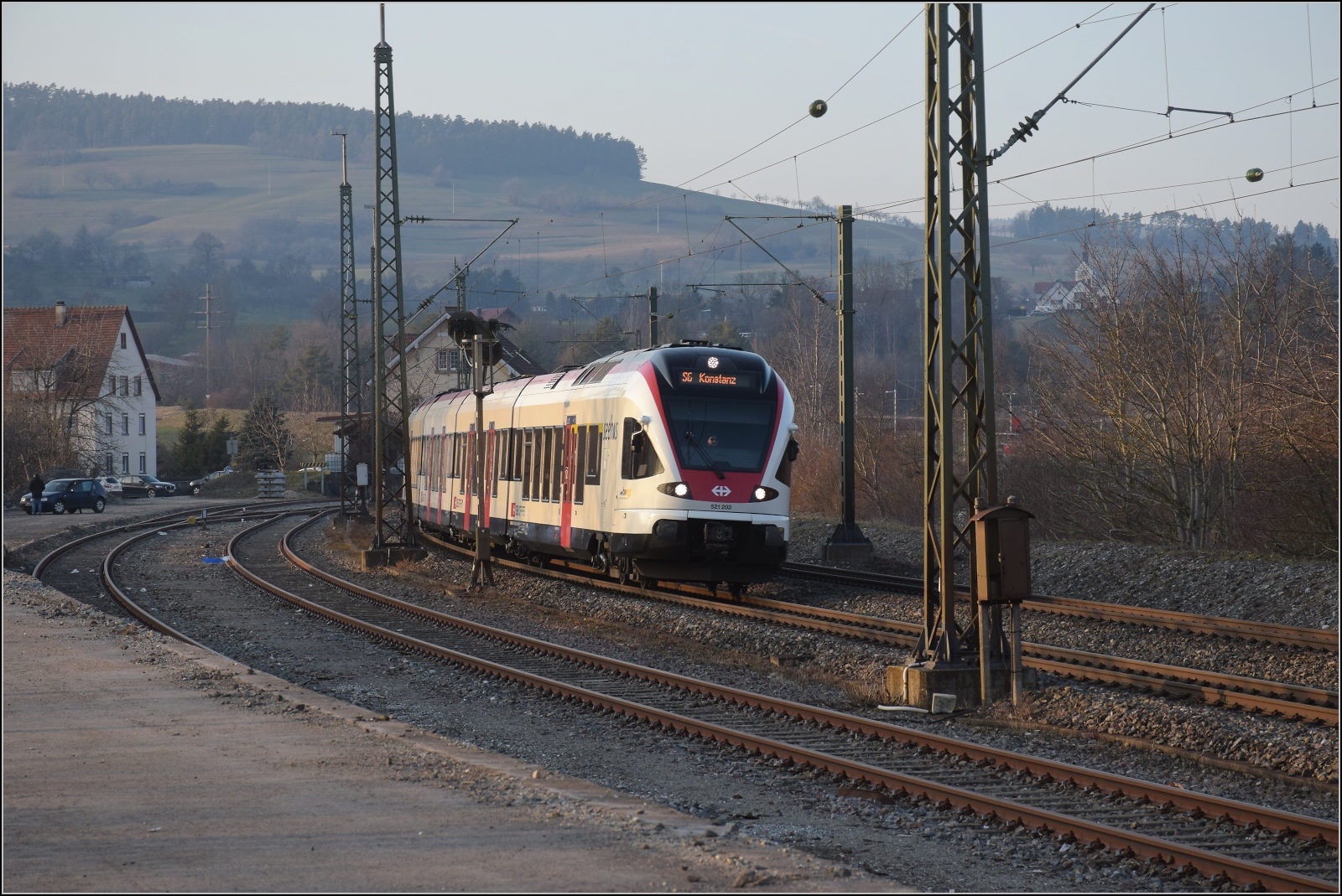 RABe 521 203 in Welschingen. März 2023.