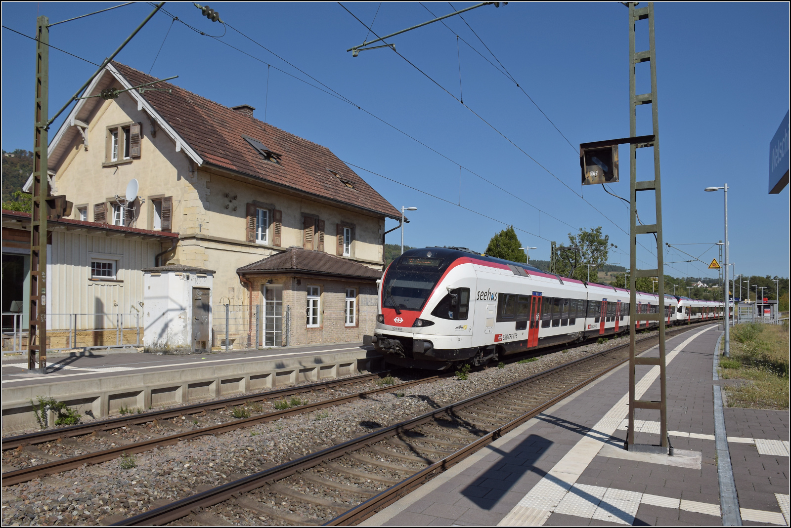RABe 521 207 und RABe 521 202 in Welschingen. August 2026.