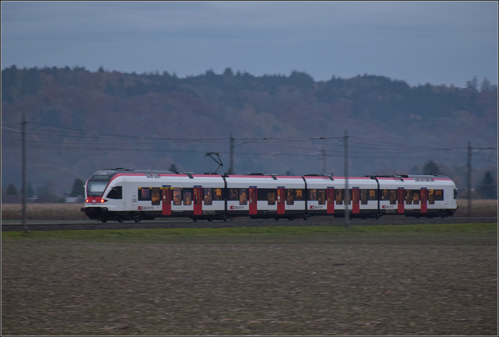 RABe 523 040 in Hendschiken. November 2025.