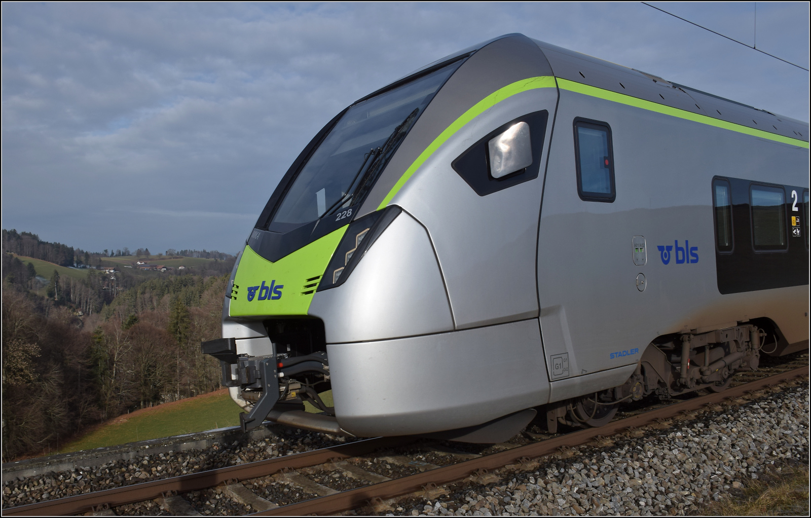 RABe 528 228 auf dem Weg nach Schwarzenburg. Riedburg, Januar 2026.