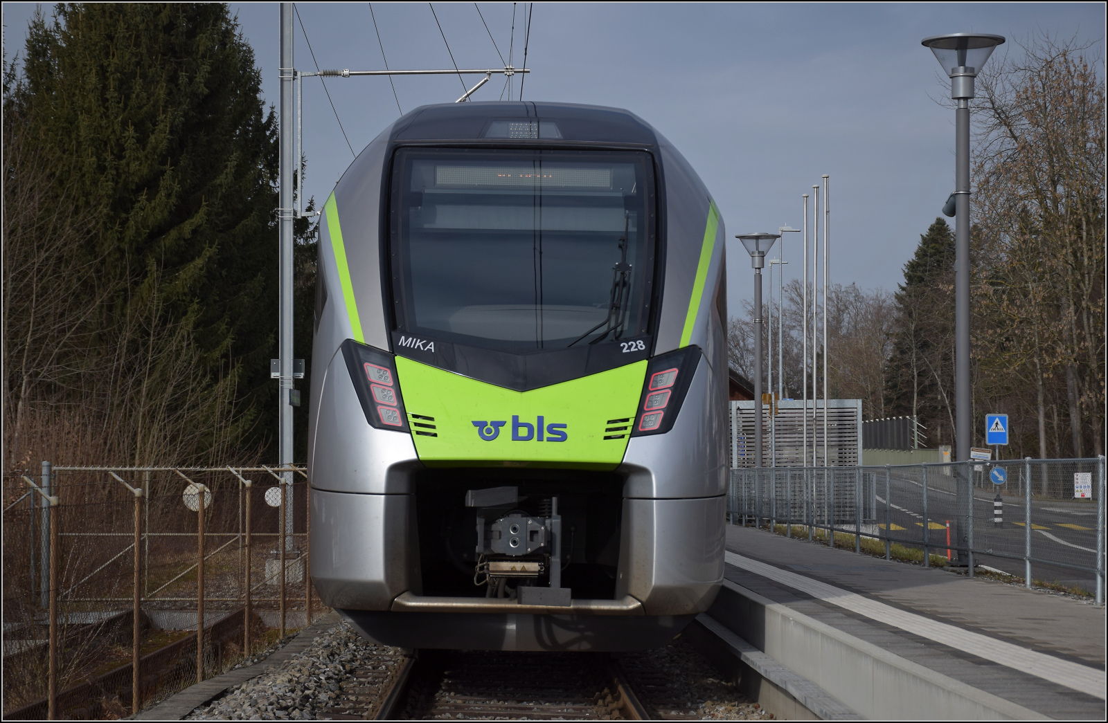 RABe 528 228 bei der Schwarzwasserbrücke. Januar 2026.
