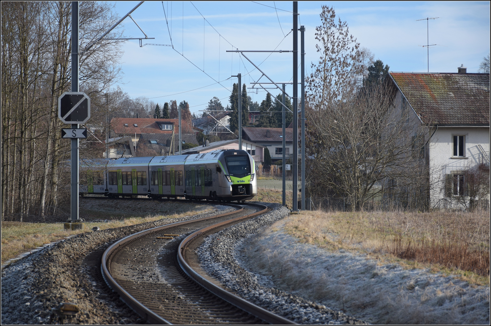 RABe 528 228 KAMI auf dem Weg nach Schwarzenburg. Mittelh�usern, Januar 2026.