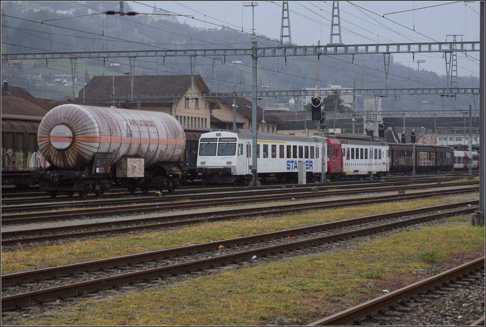 RBDe 567 171 fr Stadler, ehemals TPF macht sich in St. Margrethen bereit fr die Rckfahrt. Februar 2023.