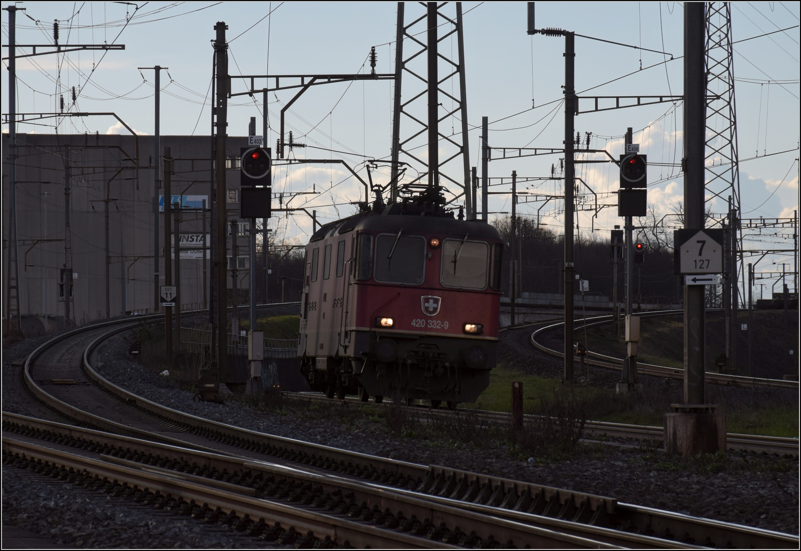 Re 4/4 II 11332 in Pratteln. März 2024.