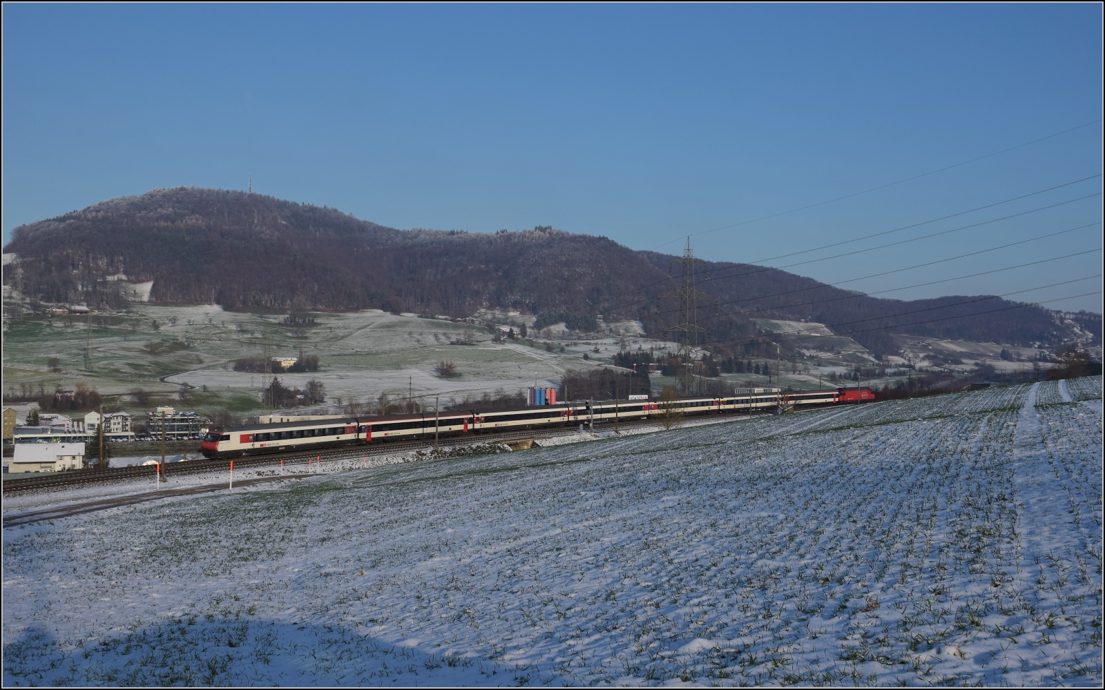 Re 460 101 'Bözberg' auf dem Weg zum Bözberg. Frick, Dezember 2022.