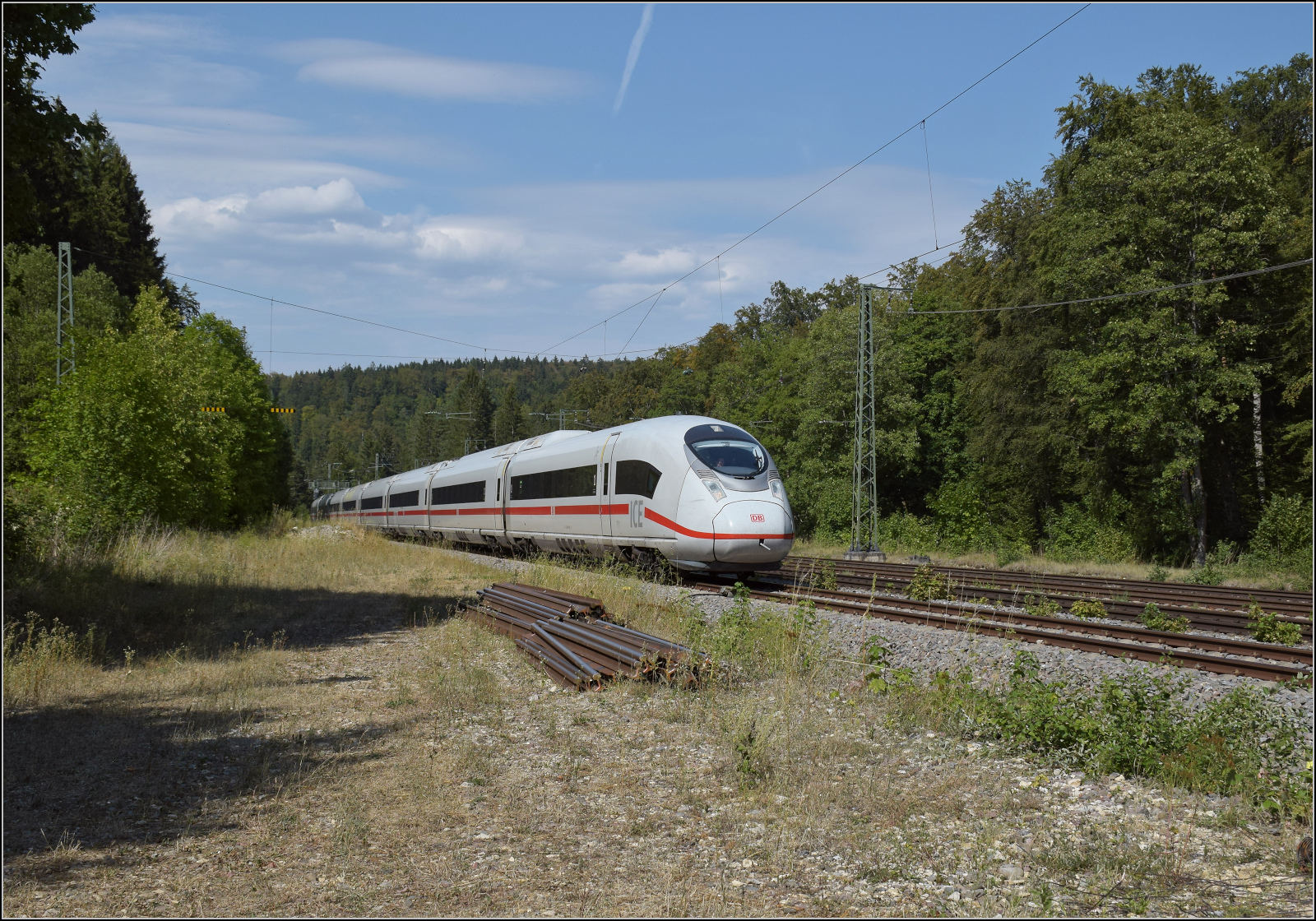 Regulärer Weißwurstalarm in Hattingen.

Velaro D 407 011 auf seinem Weg ins Wochenende an den Bodensee. August 2026.