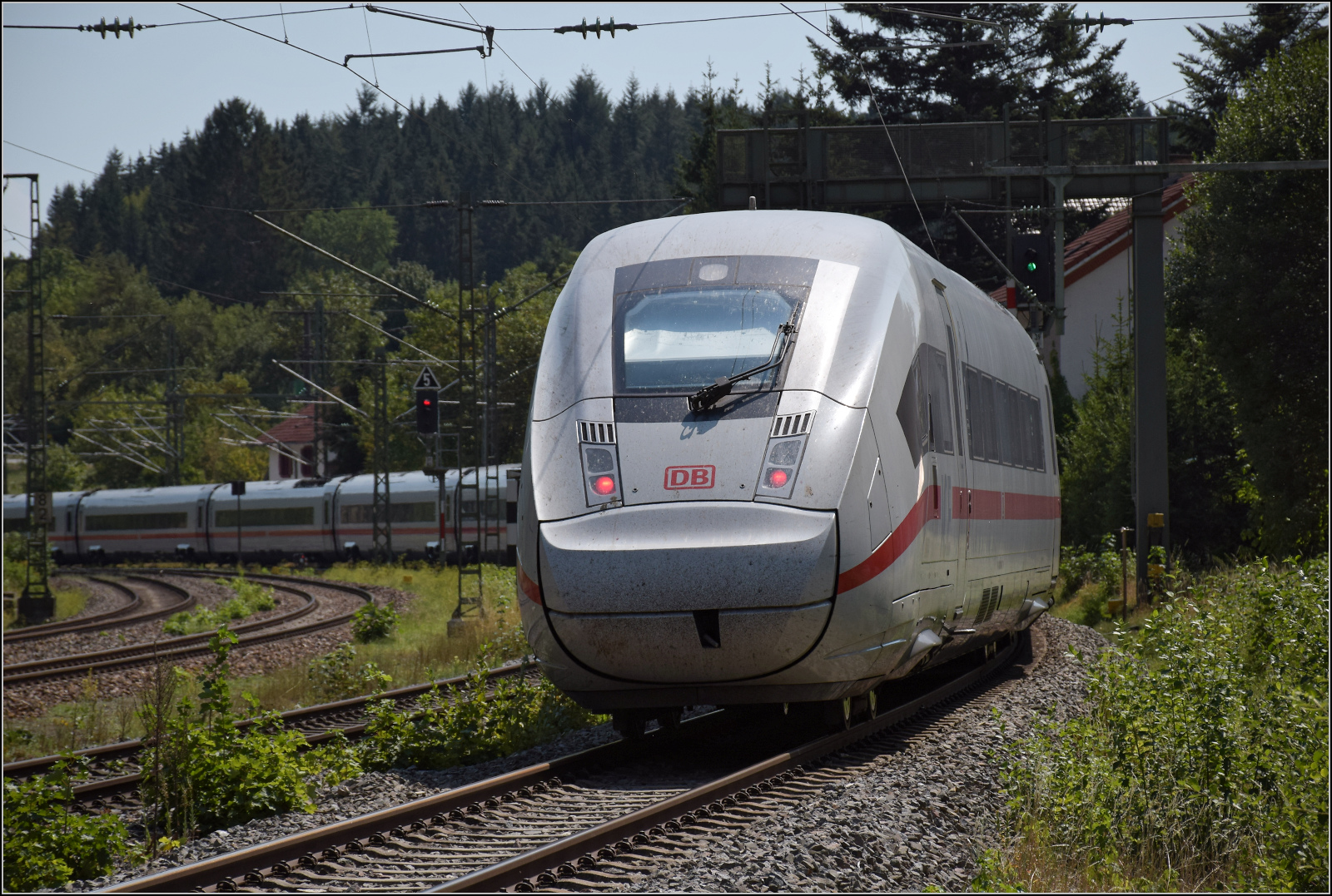 Rheintalumleiterverkehr. 

412 084 südwärts in Hattingen. August 2026.