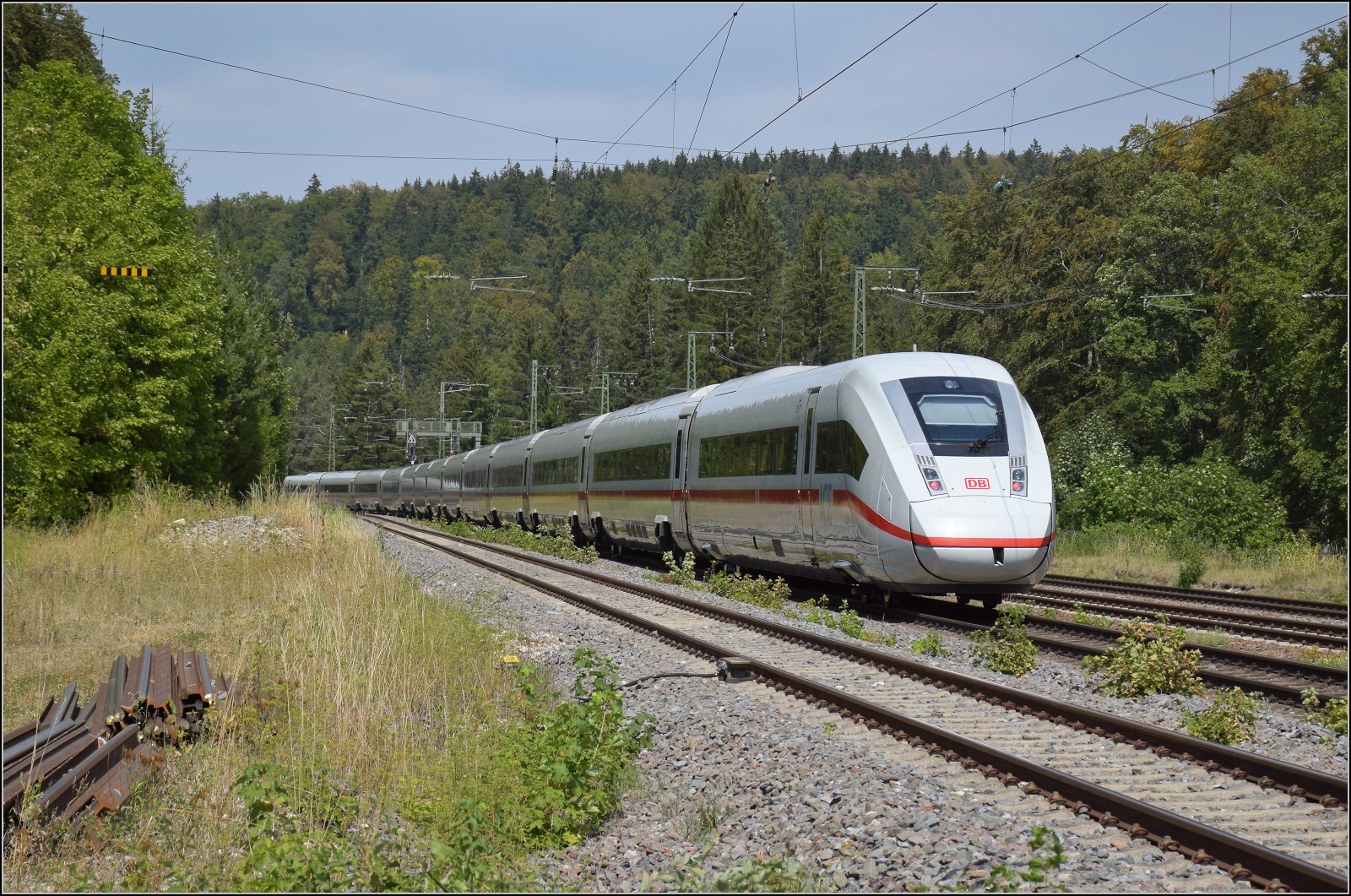 Rheintalumleiterverkehr. 

412 096 nordwärts in Hattingen. August 2026.