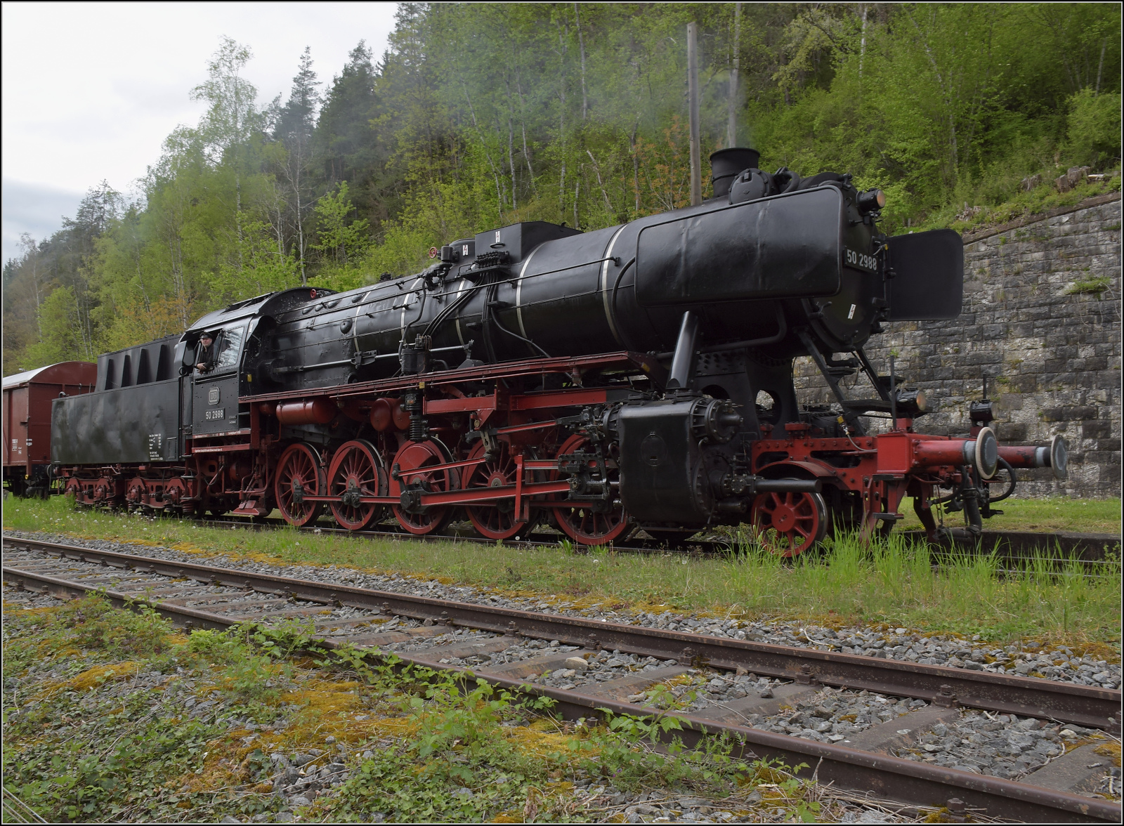 Saisonstart bei der Sauschwänzlesbahn. 

50 2988 im Bahnhof Grimmelshofen. April 2024.