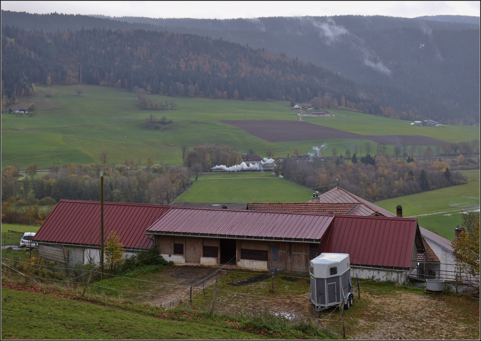 TKp 16 'Śląsk' auf dem Weg nach Couvet. Le Marais, Oktober 2025.