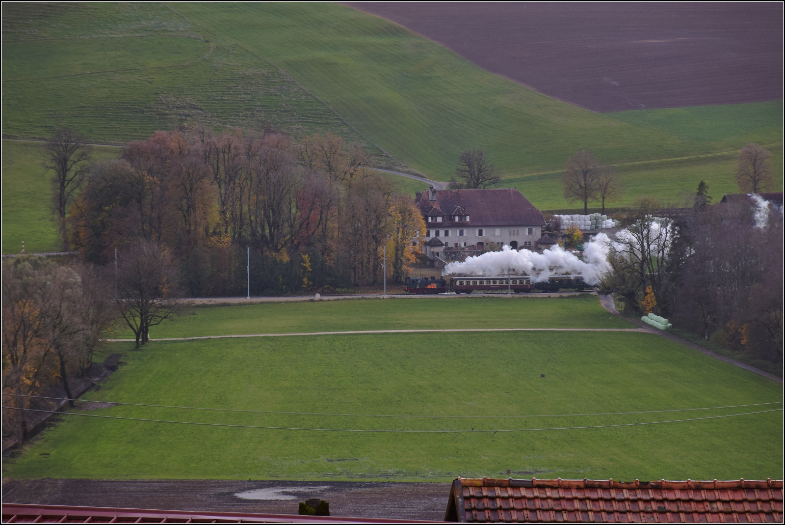 TKp 16 'Śląsk' auf dem Weg nach Couvet. Le Marais, Oktober 2025.