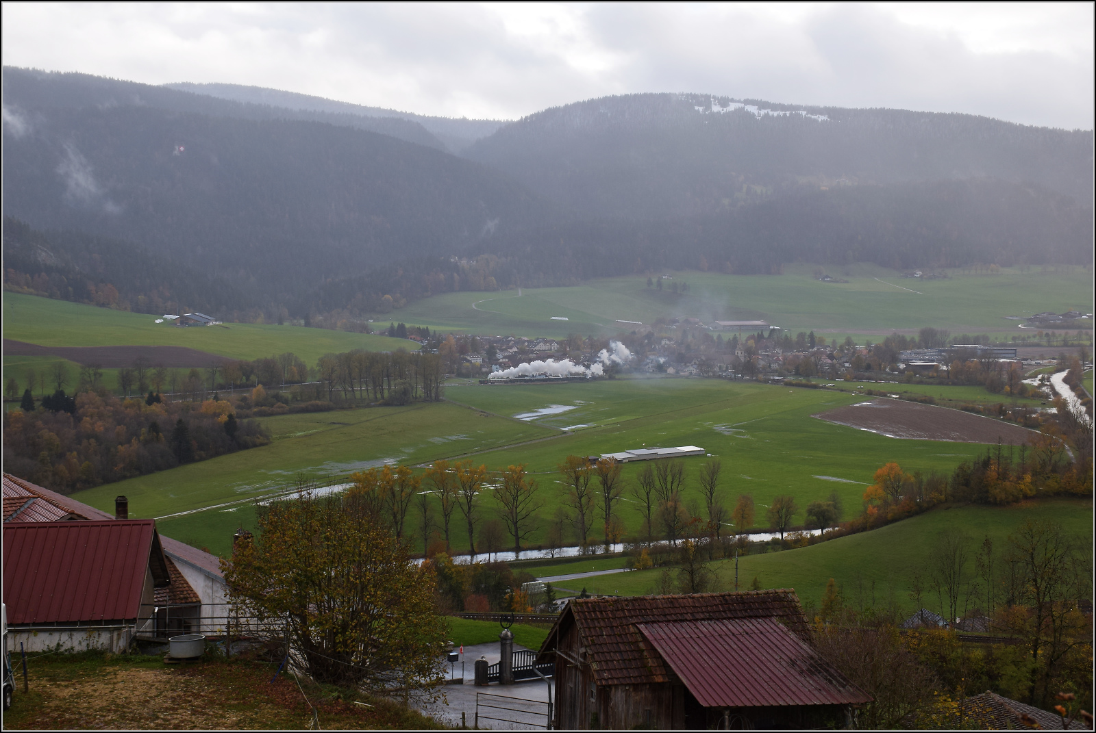 TKp 16 'Śląsk' auf dem Weg nach Couvet. Mtiers, Oktober 2025.