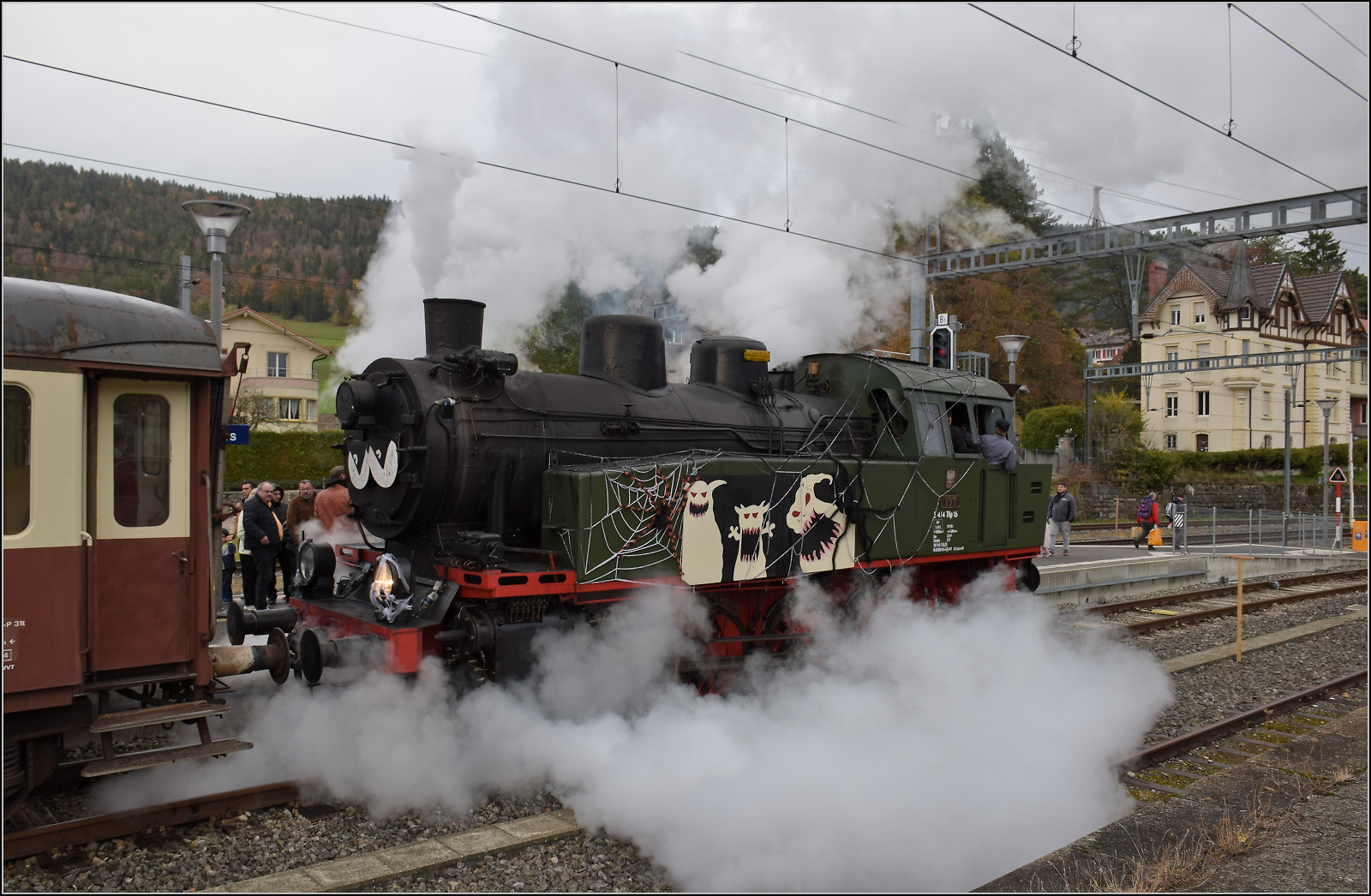 TKp 16 'Śląsk' rangiert im Bahnhof Travers. Oktober 2025.