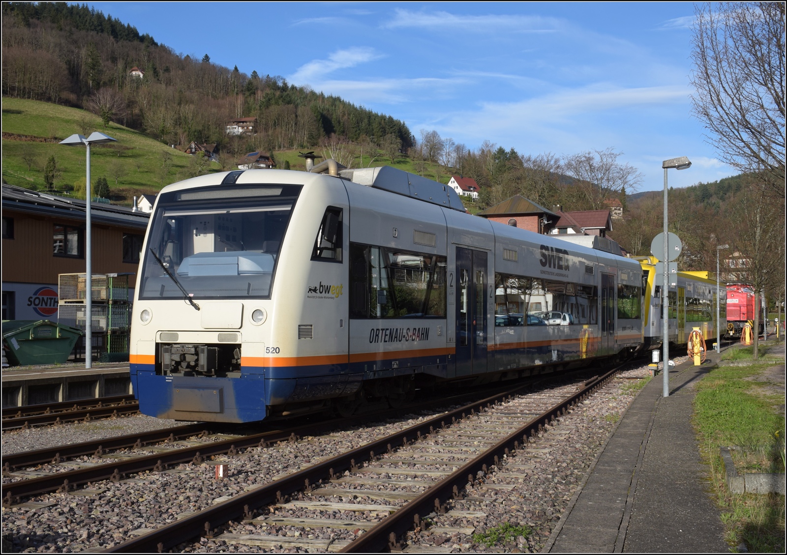 Traktionswandel bei der SWEG.

VT 520 alias 650 520 der SWEG wird in Ottenhfen fr den nchsten Tag vorbereitet. Mrz 2024.