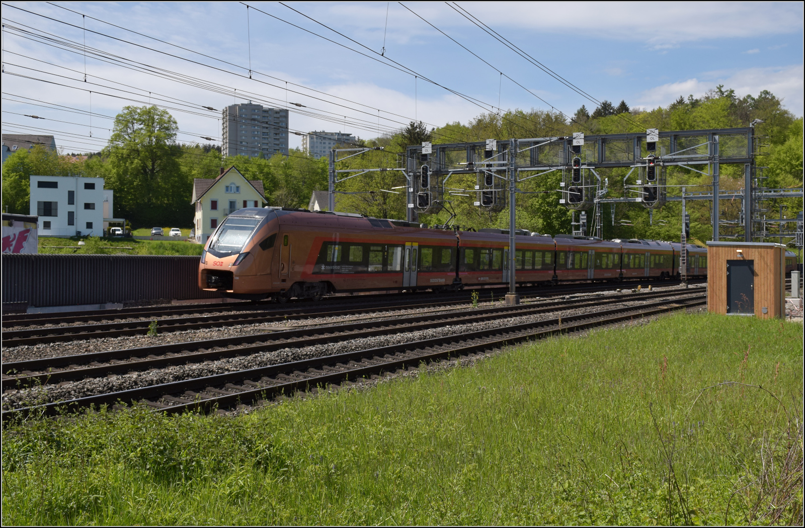 Traverso RABe 526 106 in Dulliken. Mai 2024.