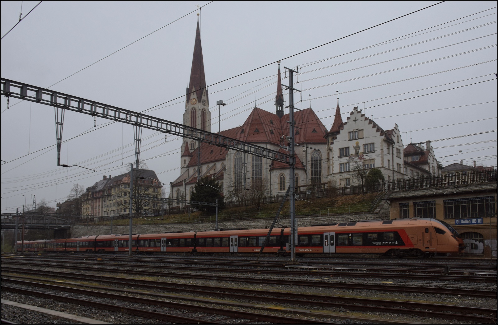 Traverso RABe 526 113 beim St. Galler Güterbahnhof. Februar 2023.