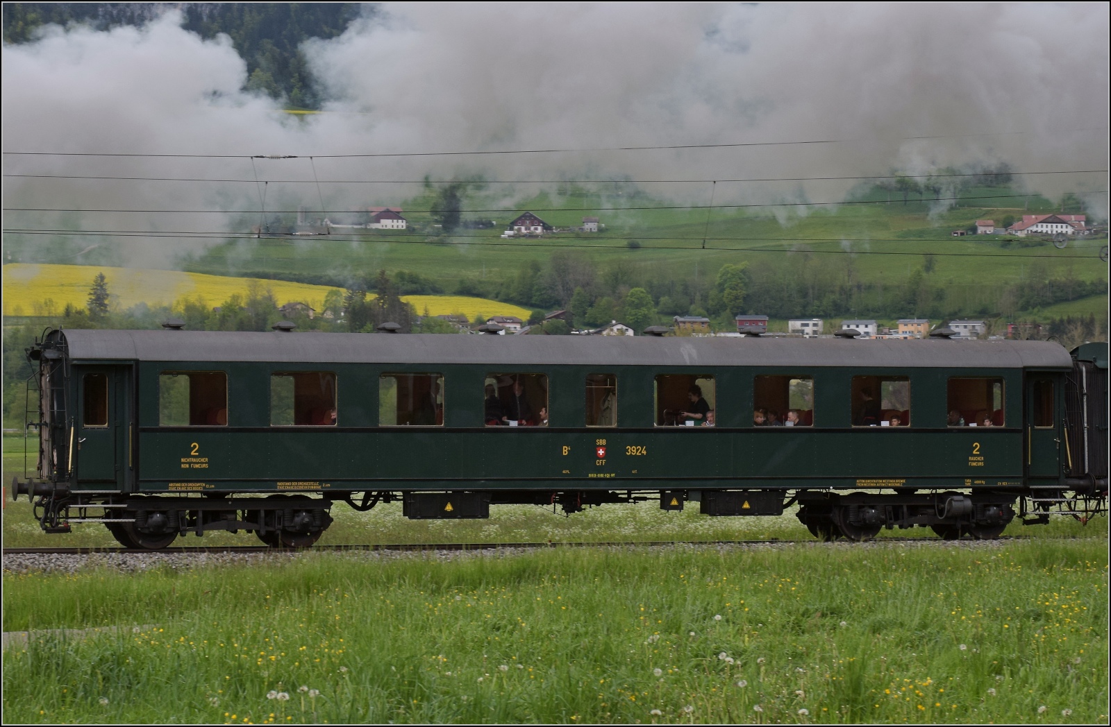 Vapeur Val-de-Travers: Train du Terroir.

B4 3924 bei Mtiers genauer betrachtet. Mai 2023. 