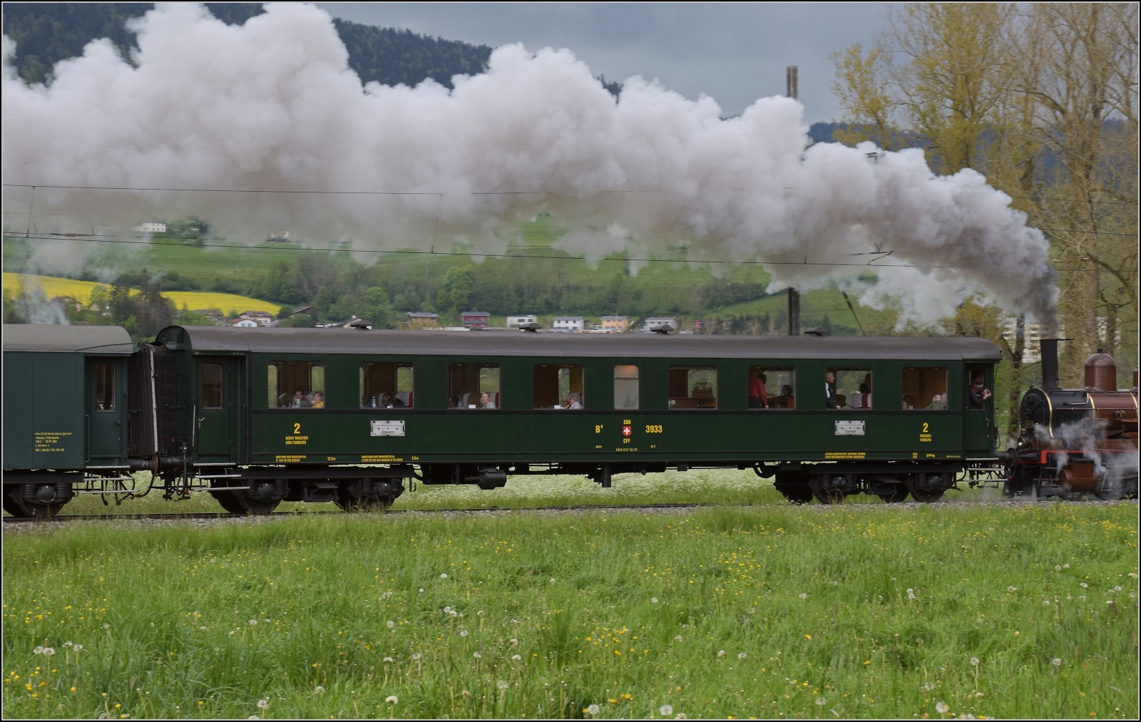 Vapeur Val-de-Travers: Train du Terroir.

B4 3933 bei Mtiers genauer betrachtet. Mai 2023. 