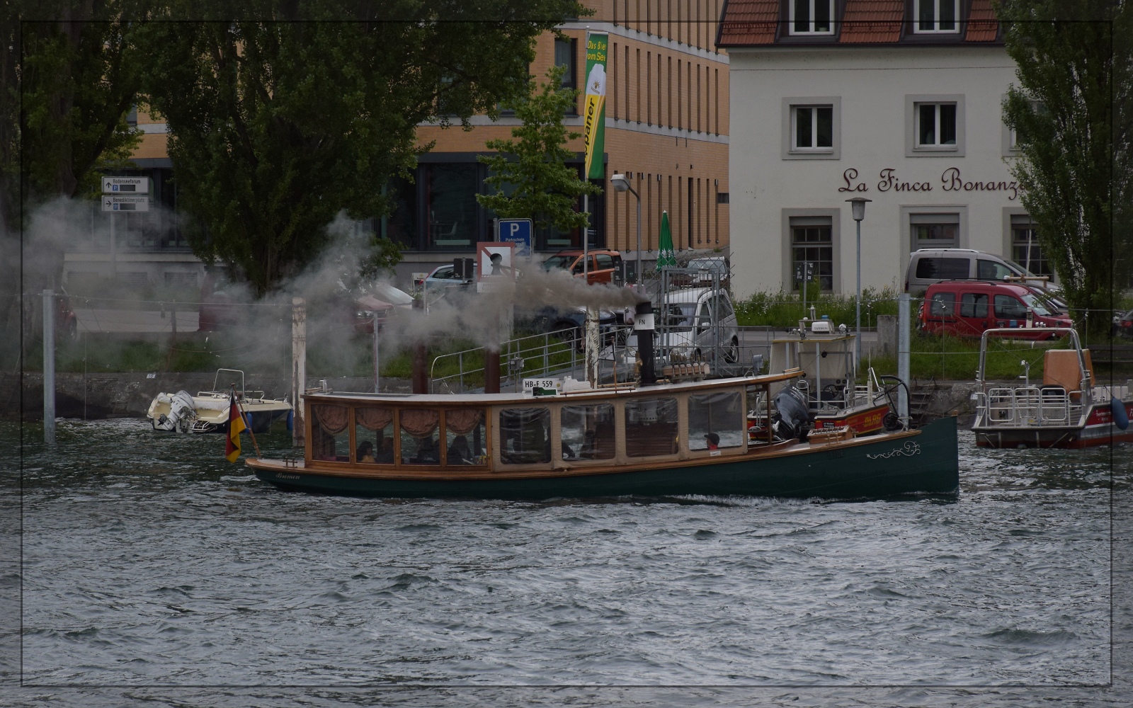 Vatertag in Konstanz.

Der moderne Leiterwagen ist dampfbetrieben und schwimmfähig. Die Landversion ist out. Mai 2023.