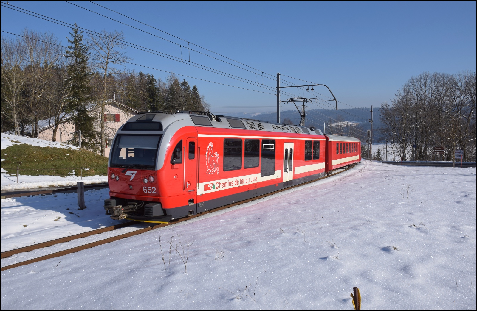 Winterlich auf den Freibergen.

Motorwagen Be 4/4 652 in Les Reussilles. Februar 2023.
