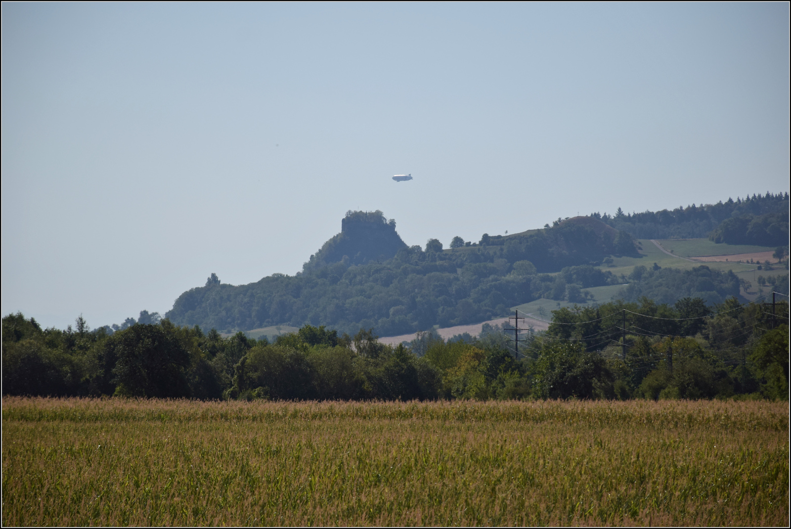 Zeppelin am Hohenkr�hen. August 2026.