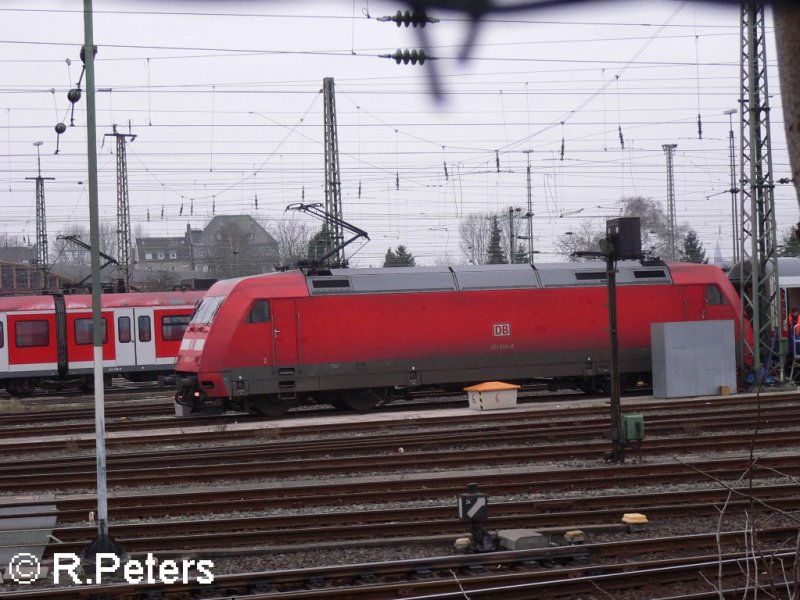 101 024-8 steht in Dsseldorf und wird fit gemacht fr die Rcktour. 06.01.06