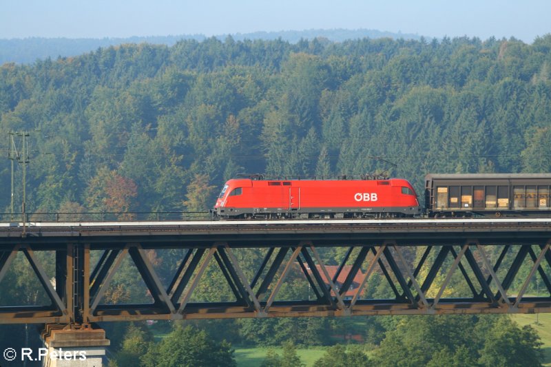 1116 233-7 berquert die Brcke bei Beratzhausen mit ein gemischten Gterzug. 21.09.07