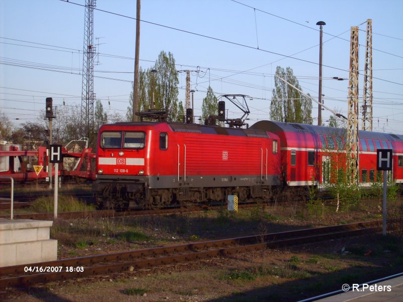 112 108-6 fhrt in Frankfurt/Oder mit den RE1 Magdeburg HBF ein. 16.04.07