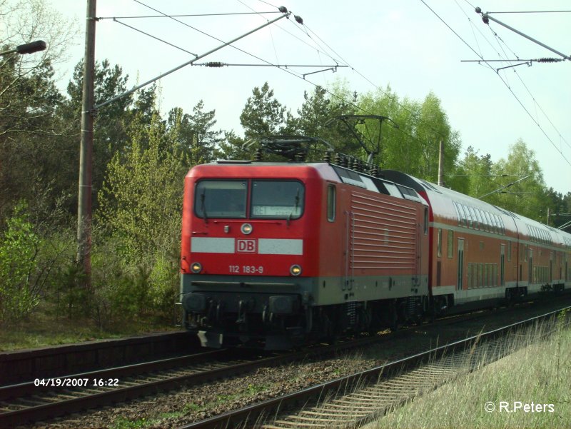 112 183-9 erreicht gleich Eisenhttenstadt mit gleichnamigen RE1. 19.04.07