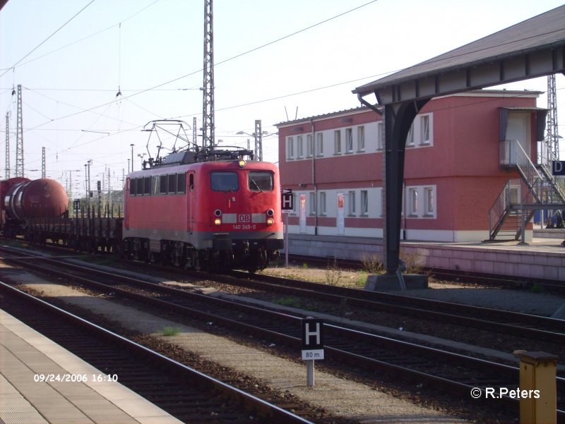 140 345-0 durchfhrt Frankfurt/Oder mit ein gemischten Gterzug der PKP. 24.09.06