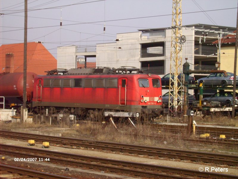 140 516-6 steht abgebgelt mit ein Gterzug in Frankfurt/Oder abgestellt. 24.02.07