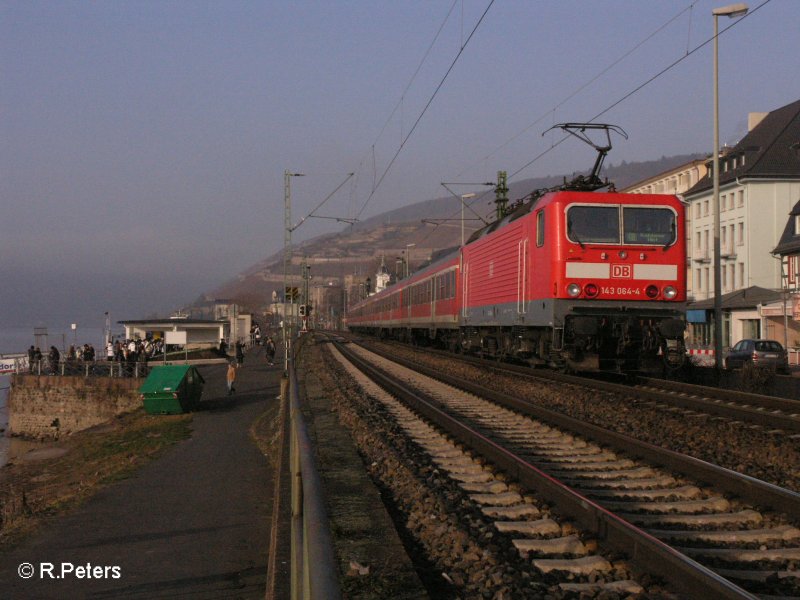 143 064-4 erreicht Rdesheim an dem Rhein mit einer RB Koblenz. 13.02.08